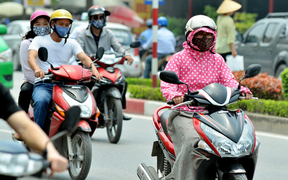 Nắng nóng gia tăng từng ngày, nhiệt độ Hà Nội lên tới trên 40 độ C