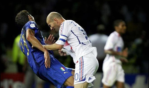 Materazzi nói gì khiến Zidane húc đầu?