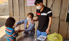 Giáo viên xuống bản, gõ cửa từng nhà vận động học sinh trở lại lớp