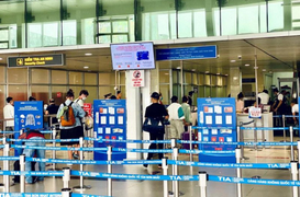 Hàng không quyết giữ khách sau COVID-19: Xuất hiện loạt vé giá rẻ 'giật mình'