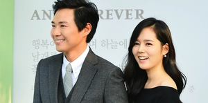 Biểu tượng nhan sắc Hàn và mối tình gần hai thập kỷ với chồng ‘lép vế’