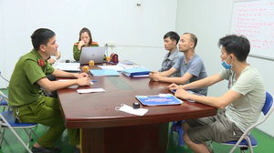 Doanh nghiệp chỉ đạo công nhân đổ trộm 400 lít dầu thải ra môi trường