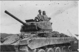 Đám cưới có một không hai trên chiếc xe tăng Pháp bị bắn cháy ở Điện Biên Phủ