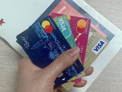 Hoạt động thẻ giảm sút lại 'cõng' nhiều loại phí