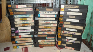 'Đu trend' nhớ lại thời đã qua, dân mạng khoe 'đồ cổ' gắn với tuổi thơ