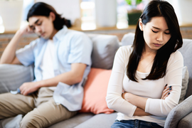 Muốn cho con về ngoại chơi, chồng bắt bố đẻ sang xin phép