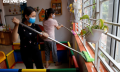 Trường mầm non luộc bát, khử khuẩn đồ chơi, chuẩn bị đón học sinh