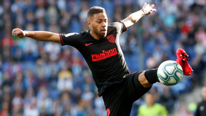 Hậu vệ Atletico Madrid mắc COVID-19