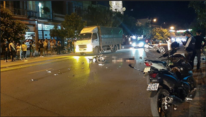Hai xe máy tông nhau kinh hoàng trong đêm, 3 người thương vong