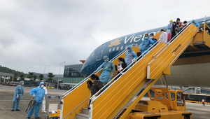 Chuyến bay thứ 2 đưa người Việt từ Canada hồi hương