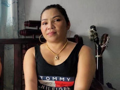 Lấy người phụ nữ 65 tuổi, trai Tây 24 tuổi 'vượt ải' con riêng của vợ thế nào?