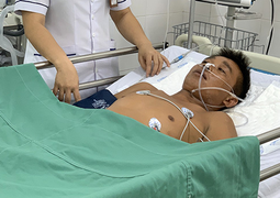 Ăn cua mặt quỷ, người đàn ông suýt chết