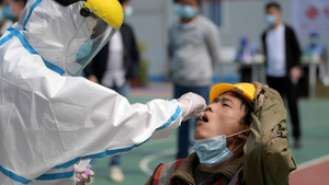 COVID-19: Số ca nhiễm ở Trung Quốc tăng, Hàn Quốc tặng Mỹ 2 triệu khẩu trang