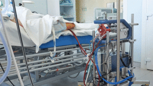 Phi công người Anh vẫn nguy kịch, thêm 3 bệnh nhân COVID-19 khỏi bệnh