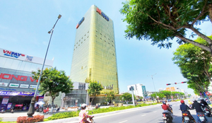 Chủ đầu tư 2 cao ốc dát kính vàng gây lóa mắt ở Đà Nẵng nói gì?