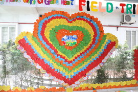 Học sinh kết trái tim khổng lồ tri ân bác sĩ tuyến đầu chống dịch COVID-19 