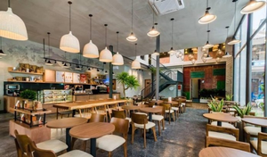 Có 1 tỷ đồng, nên mua nhà hay mở quán cafe?