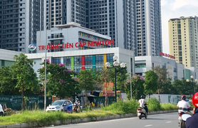 Học sinh đang học vẫn phải đóng 'phí giữ chỗ' năm sau: Trường Newton nói gì?