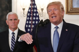 Đại dịch COVID-19 ngày 13/5: Phó Tổng thống Mỹ 'giãn cách' với ông Trump