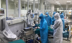 Phi công người Anh phải lọc máu, bơm rửa màng phổi
