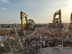 Video: Sập tường đang xây ở Đồng Nai, 10 người chết, nhiều người bị chôn vùi