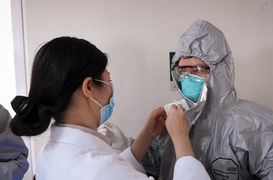 Bệnh nhân 91 phi công Anh được rút ống dẫn lưu màng phổi