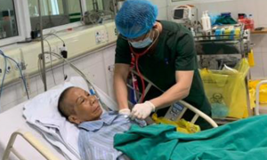 Bác sĩ: Kiệt sức nhưng không dám chợp mắt sau khi cứu bệnh nhân 19 thoát cửa tử