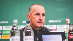 HLV phá luật cách ly đi mua kem đánh răng, đội bóng Bundesliga mang vạ