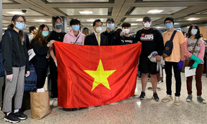 Việt Nam đưa hơn 340 công dân từ Mỹ về nước an toàn