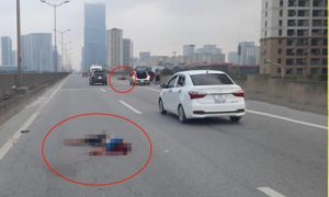 Chạy xe máy vào đường trên cao bị taxi tông chết: CSGT Hà Nội lên tiếng