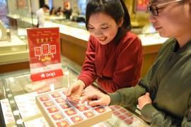  Giá vàng phá đỉnh 8 năm, dự đoán còn tiếp tục tăng