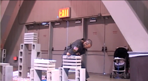 Màn biểu diễn khí công 'muối mặt' của võ sĩ siêu 'ngầu'