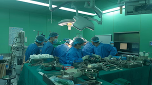 Xuyên đêm ghép gan cứu bệnh nhân nặng tại TP.HCM từ người cho chết não ở Hà Nội