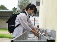 Trường thu 90.000 đồng/học sinh để chống COVID-19, hiệu trưởng nói gì?