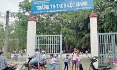Phụ huynh dùng nón bảo hiểm đánh cô giáo ở Long An bất tỉnh