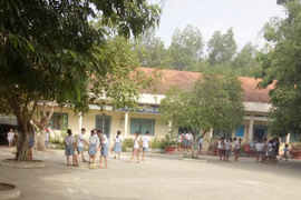 Phụ huynh dùng nón bảo hiểm đánh cô giáo bất tỉnh