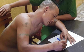 Khởi tố kẻ cầm dao xông vào trụ sở chém thượng úy công an ở Hà Tĩnh