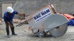 Lưỡi kim cương cắt sàn bê tông tầng 18 nhà 8B Lê Trực hoạt động thế nào?