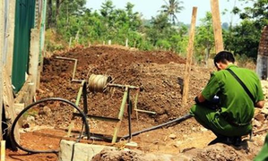 Xuống nhặt dao, hai người thiệt mạng dưới giếng sâu