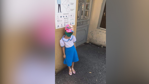 Học sinh ở Hải Phòng đi học sớm bị bắt đứng ở cổng trường giữa trời nắng nóng