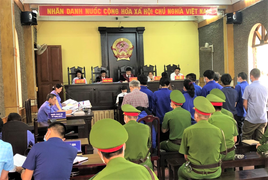 Gian lận thi cử ở Sơn La: Phụ huynh trả lời quanh co, HĐXX chỉ ra mâu thuẫn