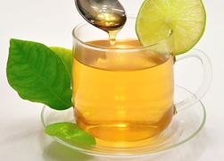 Uống nước chanh mật ong vào buổi sáng có tốt không?
