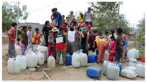 Nắng hạn hoành hành, người dân ở 'chảo lửa' Ninh Thuận loay hoay tìm nước uống