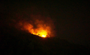 Cháy lớn trên đỉnh núi Sọ ở Đà Nẵng, lực lượng chức năng chưa thể tiếp cận