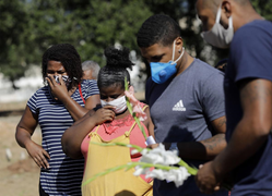 Số ca mắc COVID-19 tăng chóng mặt, Brazil đối mặt tuần đen tối