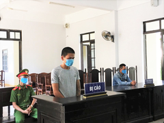 Kẻ tát nữ cán bộ chốt kiểm soát dịch COVID-19 lĩnh 9 tháng tù