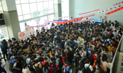 Hoa hậu Tiểu Vy tham gia 'Phiên chợ 0 đồng' ở TP.HCM