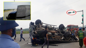 Xe tải vượt đèn đỏ, bị tông lật nghiêng giữa ngã tư