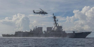 Mỹ điều khu trục USS Mustin tuần tra ở Biển Đông