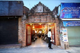 Quán bar tai tiếng Buddha gỡ tranh, tượng liên quan đến tôn giáo